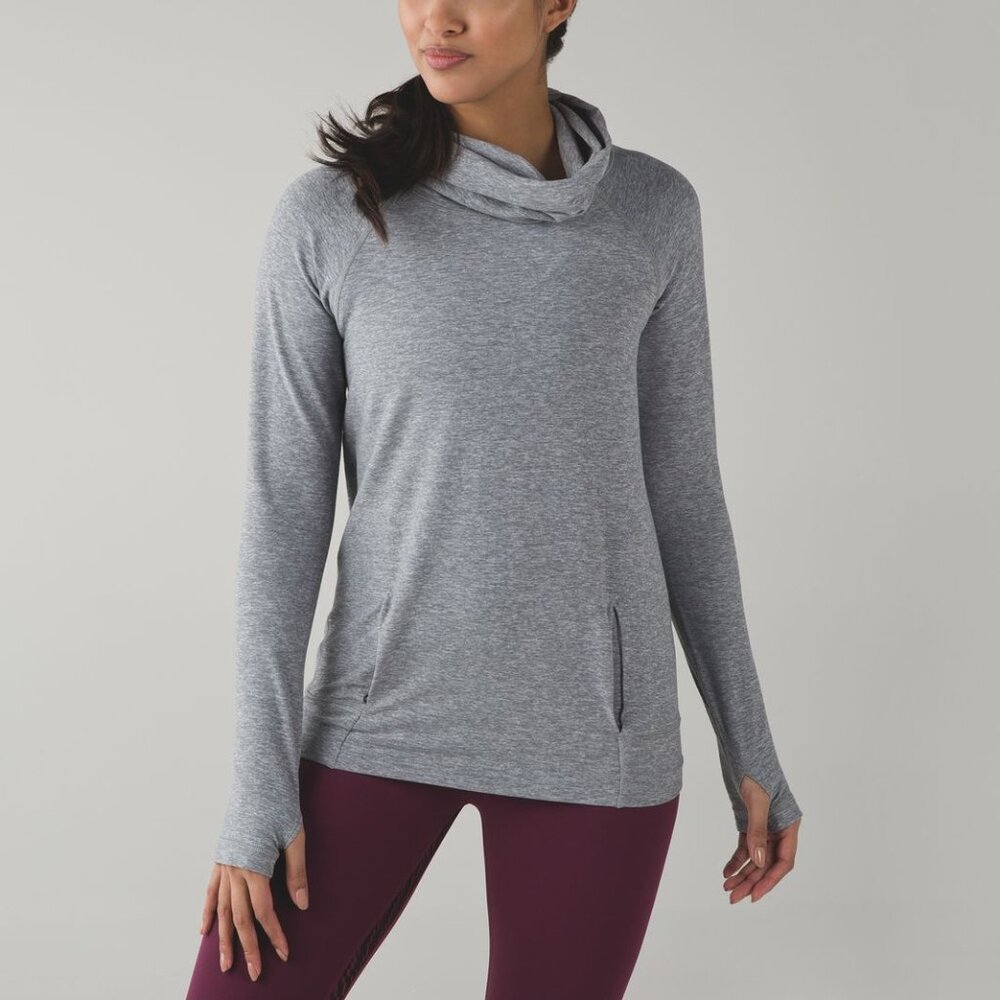 Lululemon Make A Move Turtleneck Long Sleeve Pullover Top with Pocket in Gray